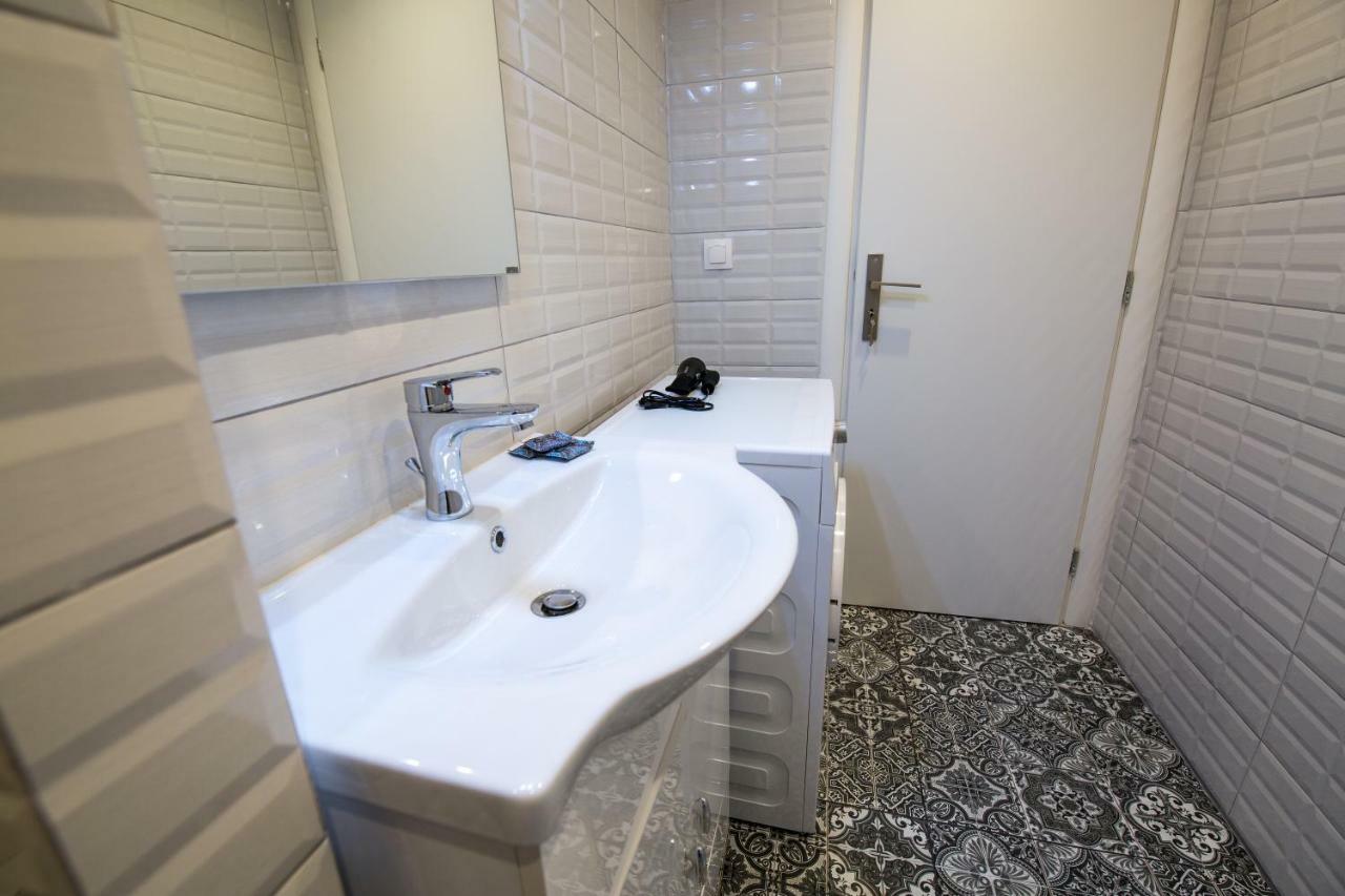 White Lux Apartment For 2 Vipgreece 아테네 외부 사진